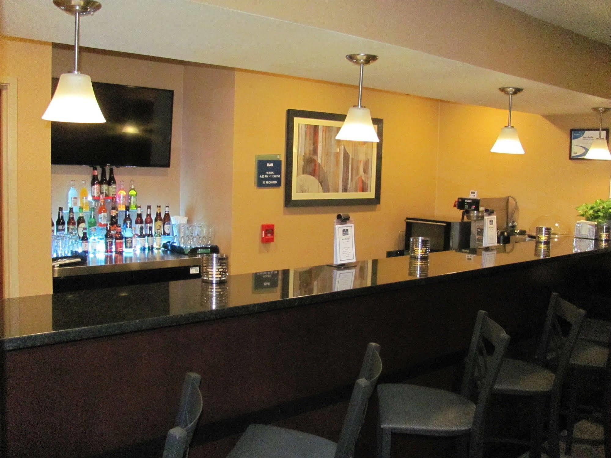 Cobblestone Inn & Suites - Ambridge Exterior foto